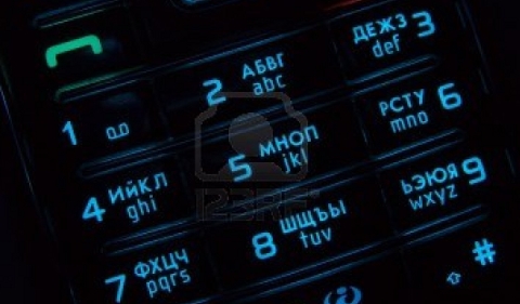 teclado-del-telefono-movil-encendido-de-nuevo-la-imagen-en-negro-de-macro